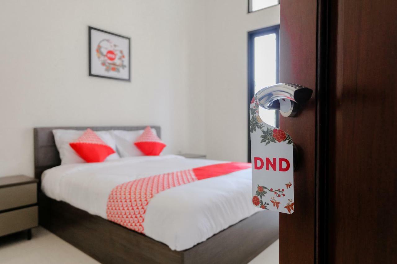 Готель Oyo 1110 Ijen Butik House Маланг Екстер'єр фото