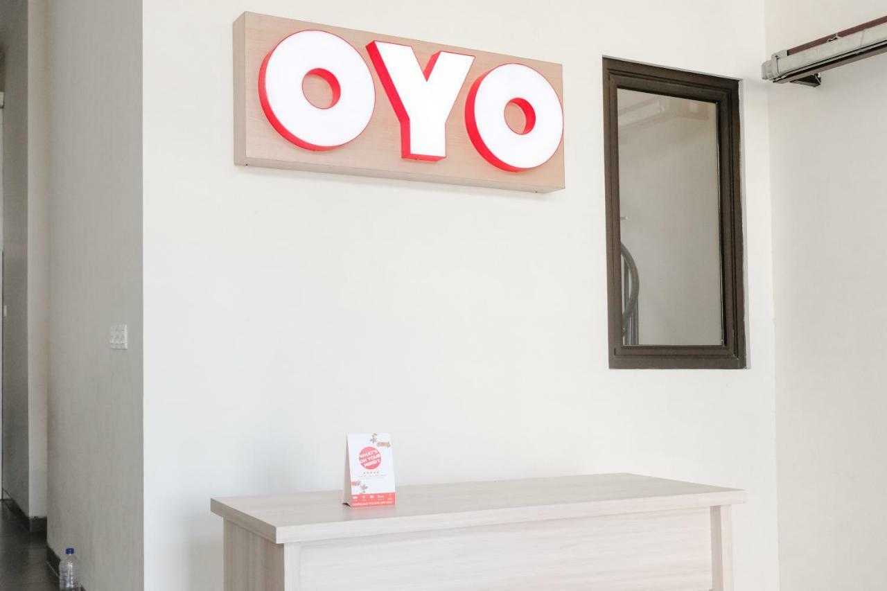 Готель Oyo 1110 Ijen Butik House Маланг Екстер'єр фото