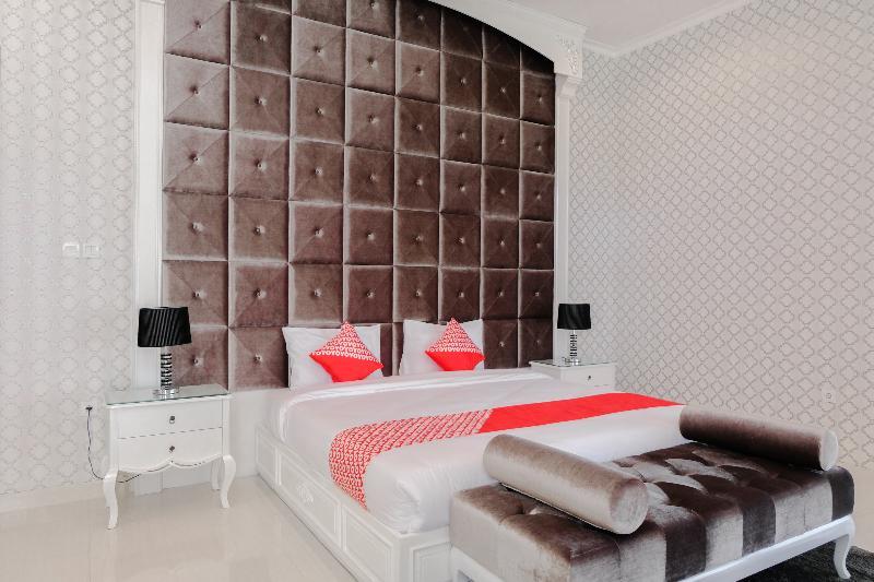 Готель Oyo 1110 Ijen Butik House Маланг Екстер'єр фото