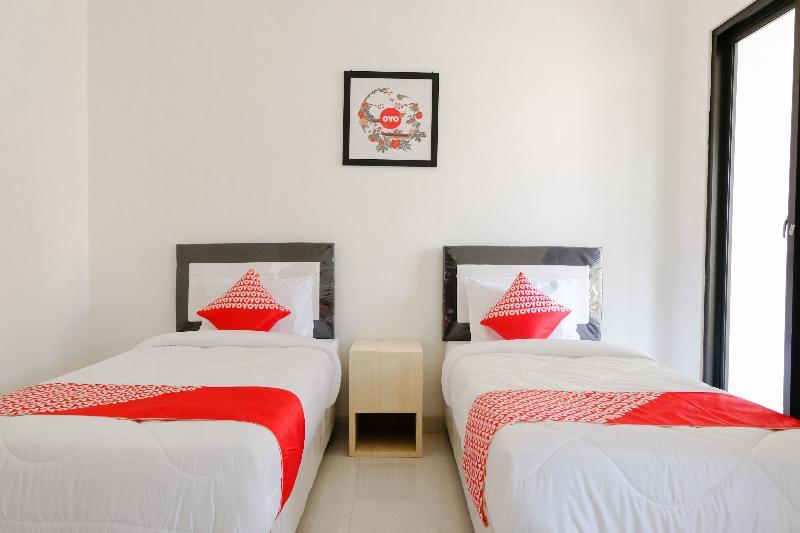 Готель Oyo 1110 Ijen Butik House Маланг Екстер'єр фото